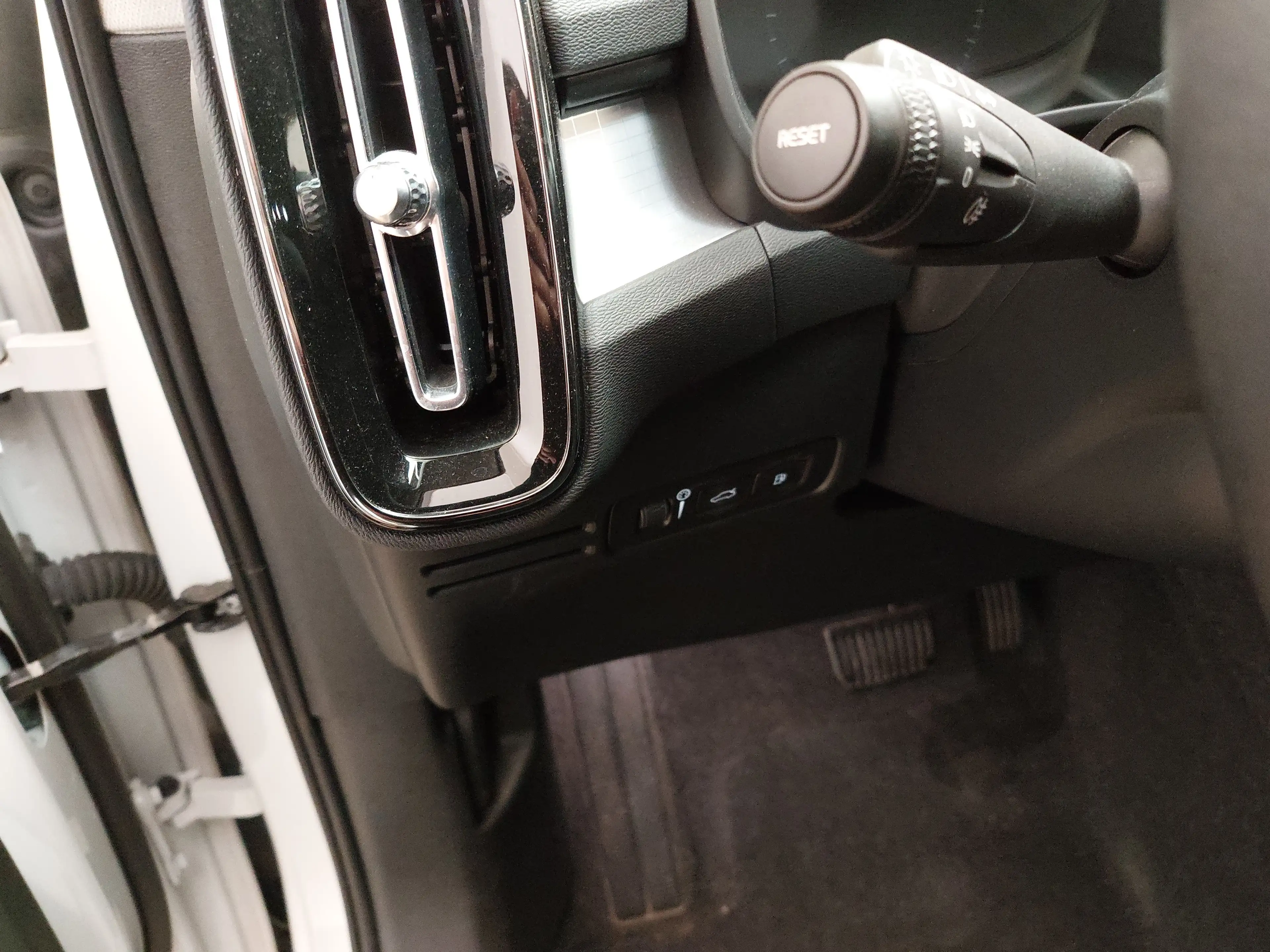 Volvo XC40 T5 Recharge R-Design Navi LED RFK — photo 7