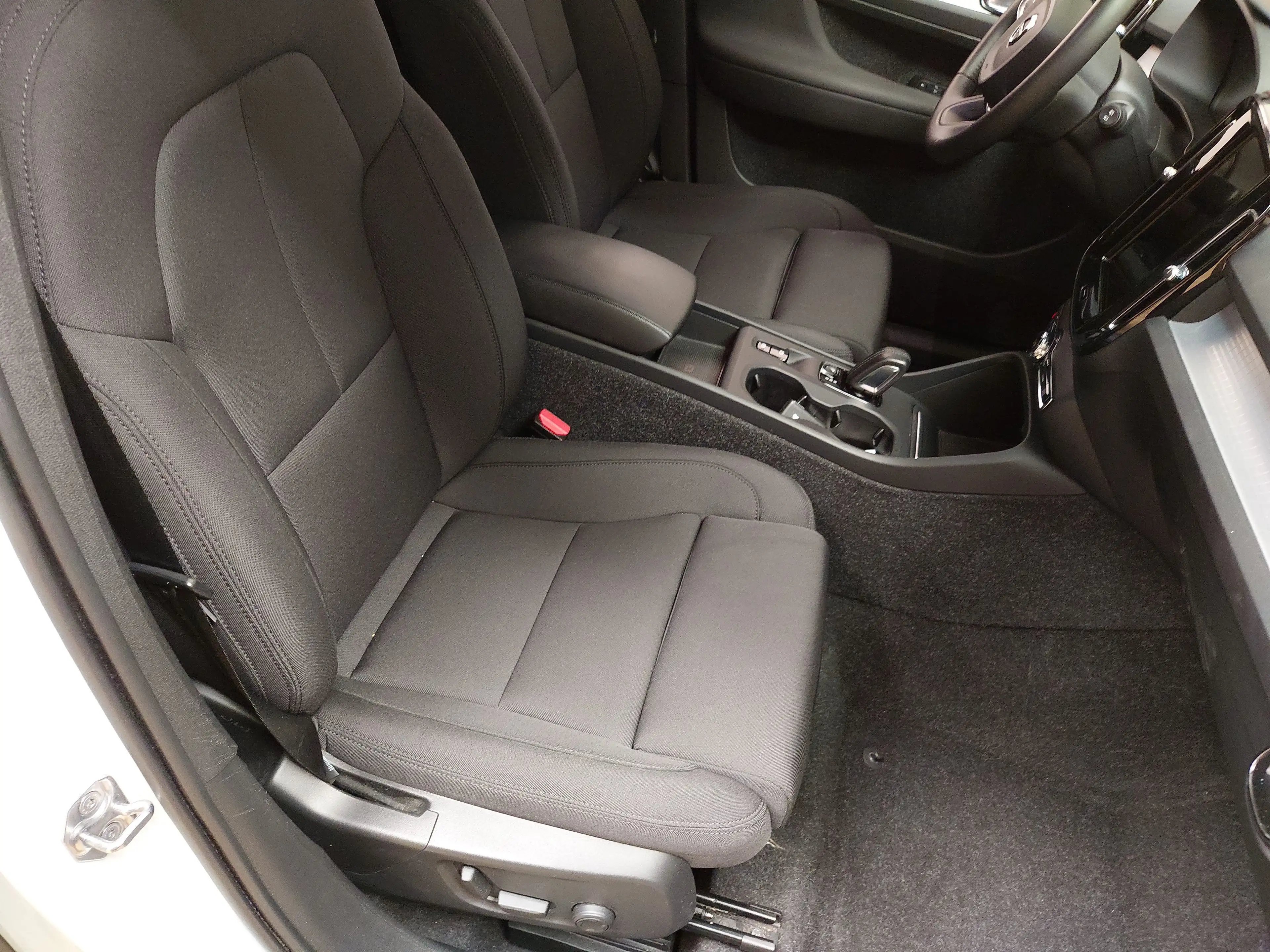 Volvo XC40 T5 Recharge R-Design Navi LED RFK — photo 10