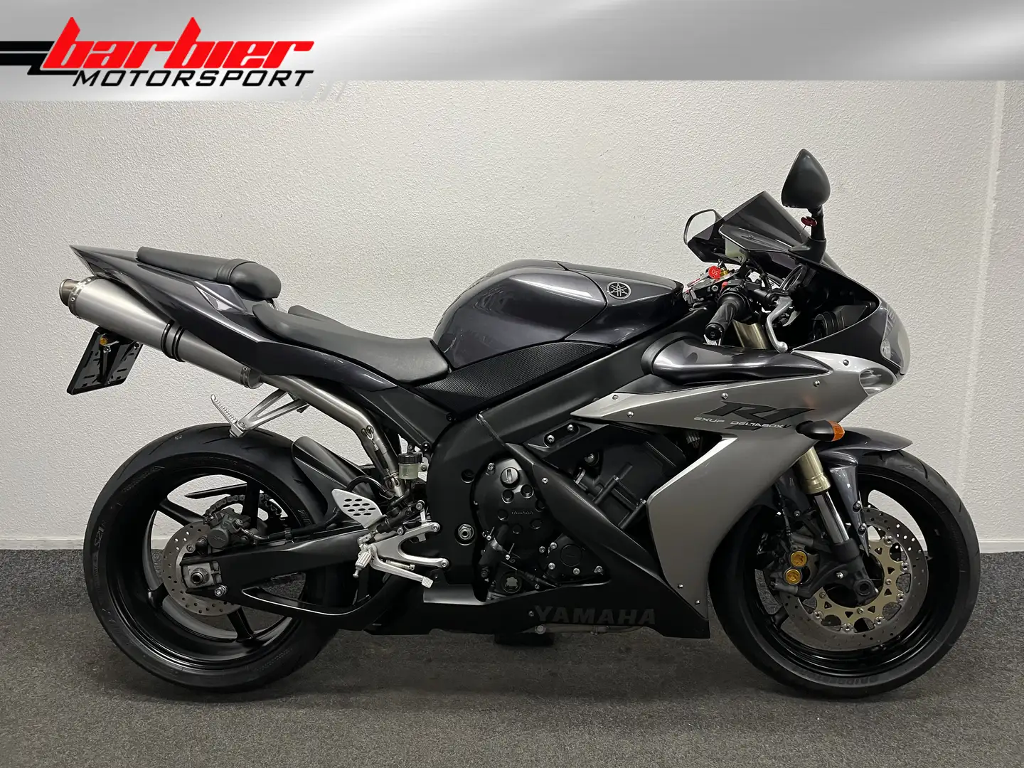 Yamaha YZF-R1 Stříbrná - 1