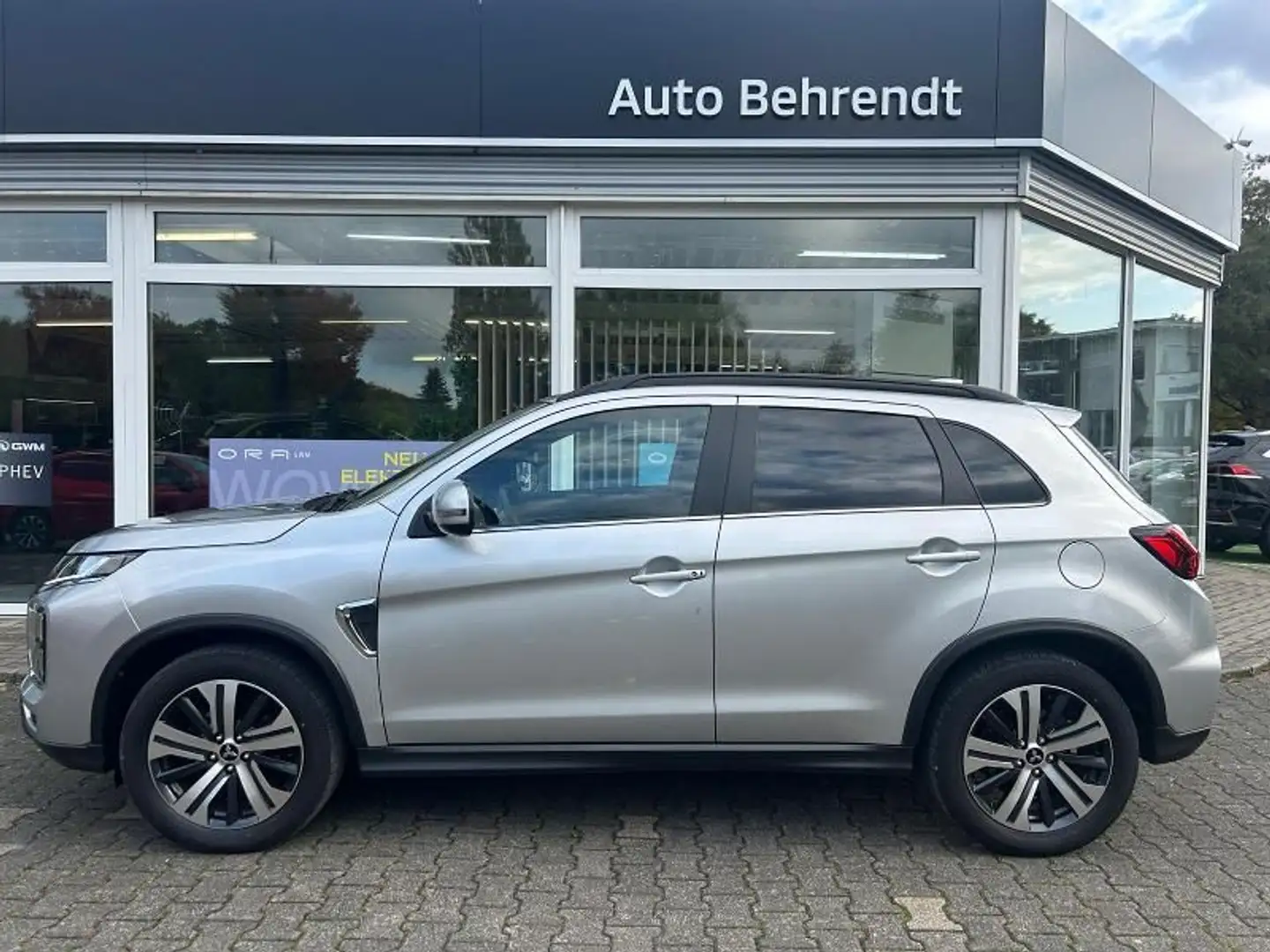Mitsubishi ASX 2.0 4WD CVT Intro+ Navi/Kamera/LED/8-fach Silber - 2