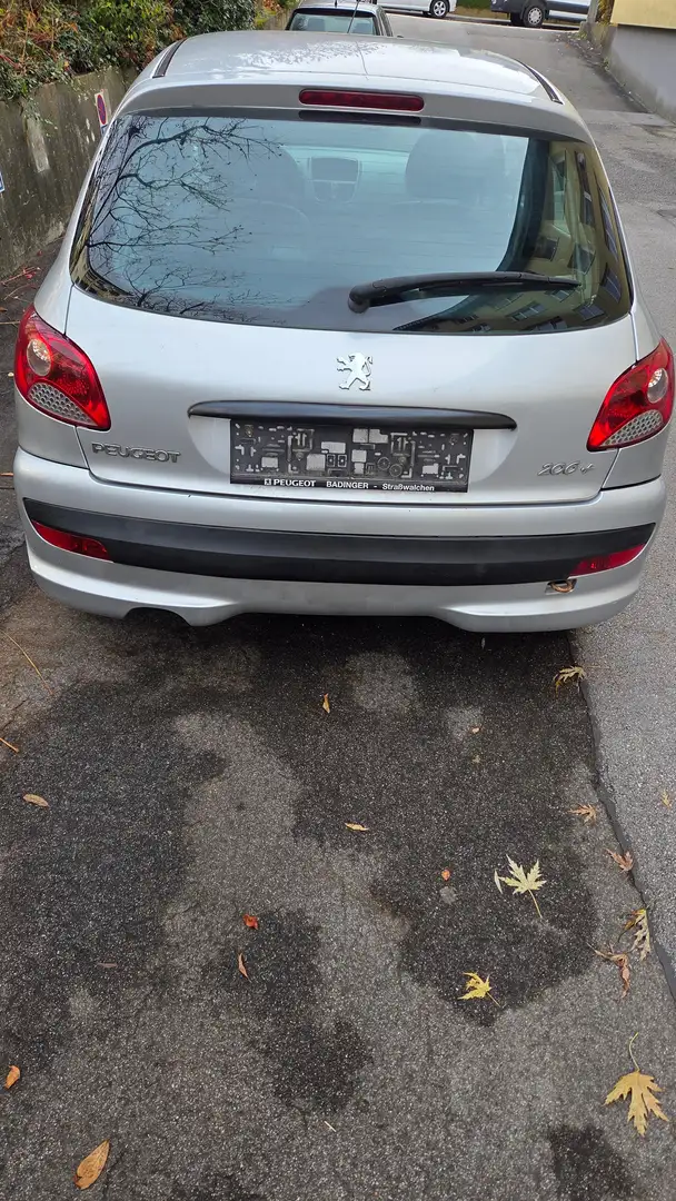 Peugeot 206 206+ 1,4 HDI 70 Trendy Trendy Silber - 2