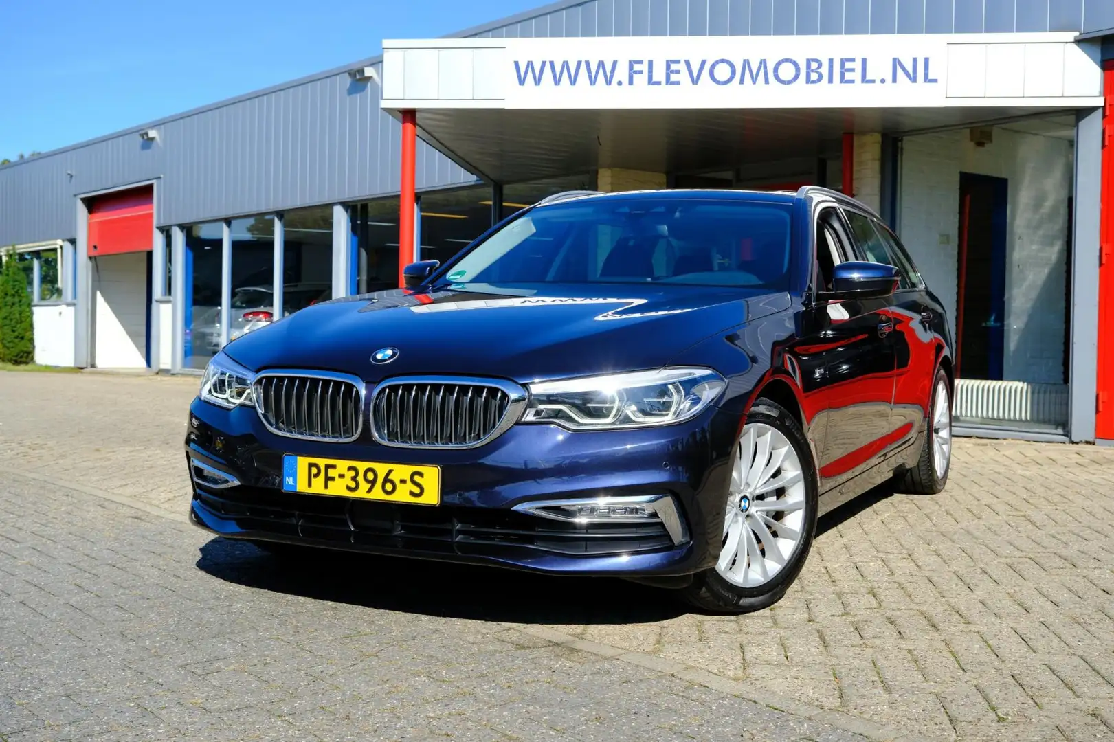 BMW 530 5-serie Touring 530d 265pk High Executive Aut. Pan Blauw - 1