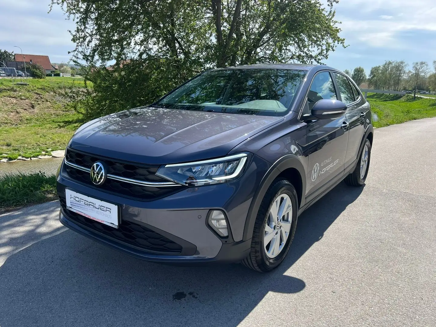 Volkswagen Taigo 4Me TSI Grau - 1