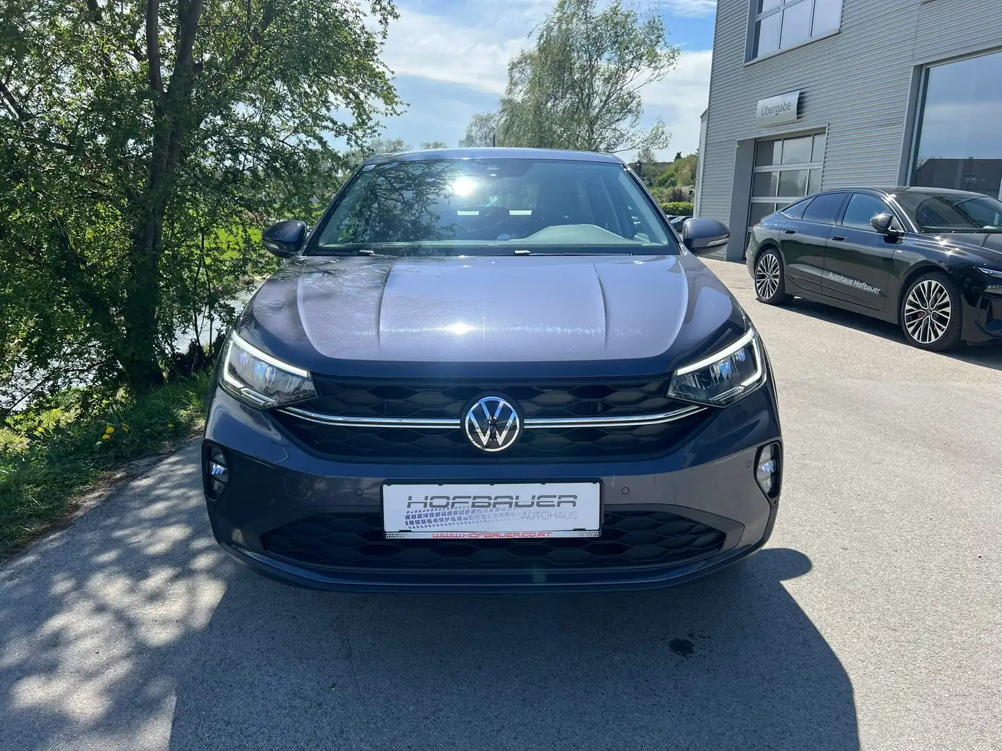 Volkswagen Taigo 4Me TSI Grau - 2