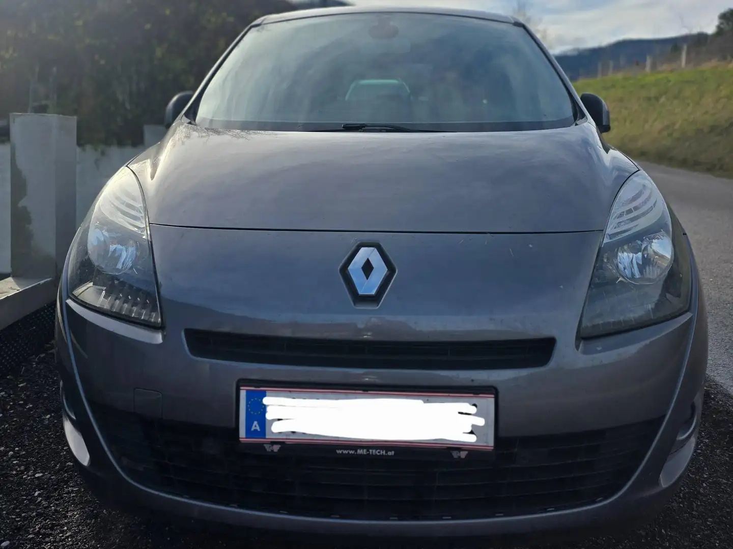Renault Grand Scenic Grand Scénic III TomTom Edition 2011 Energy 1,6 dCi DPF TomTom Edition Grau - 2