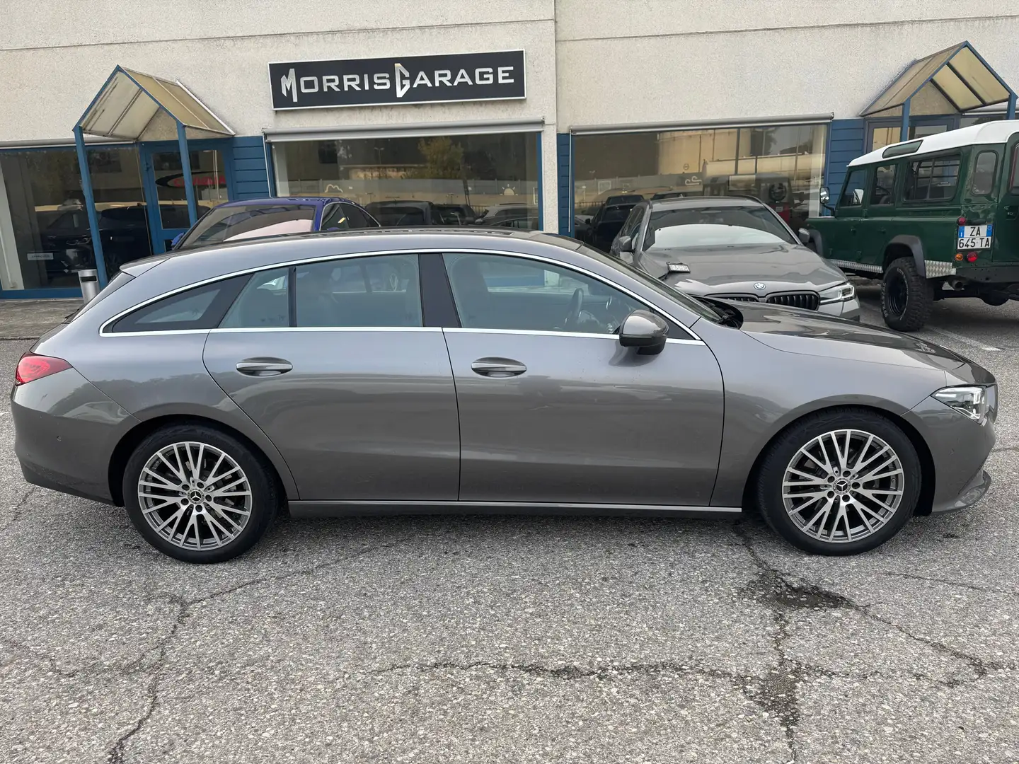Mercedes-Benz CLA 200 Shooting Brake d Executive auto Grau - 2
