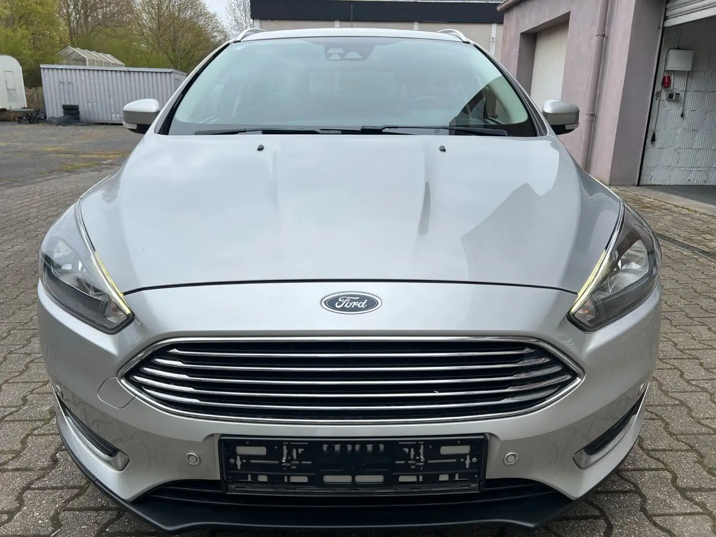 Ford Focus Turnier NUR 65 TKM-Titanium-Automatik-Navi Zilver - 2