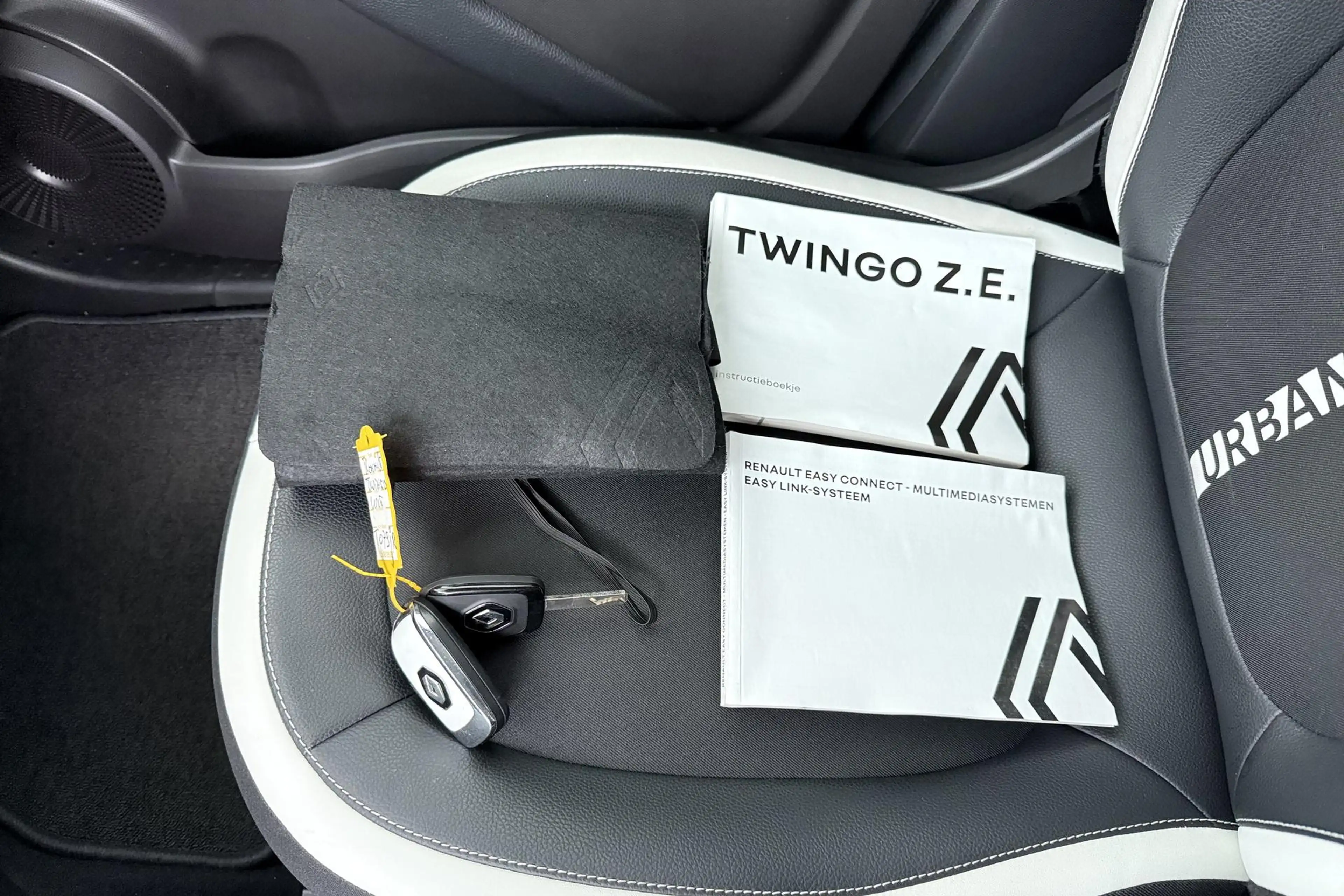 Renault Twingo Z.E. R80 E-Tech Série Limitée Urban Night 22 kWh | — photo 10