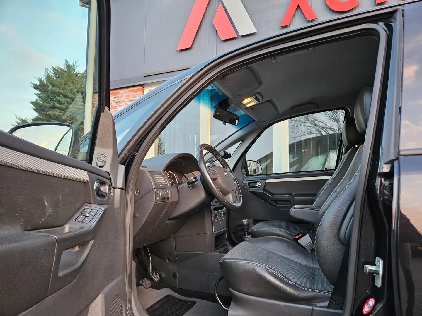 Opel Meriva 1.6-16V Cosmo Airco/Clima! Cruise Control! PDC! NA Schwarz - 2