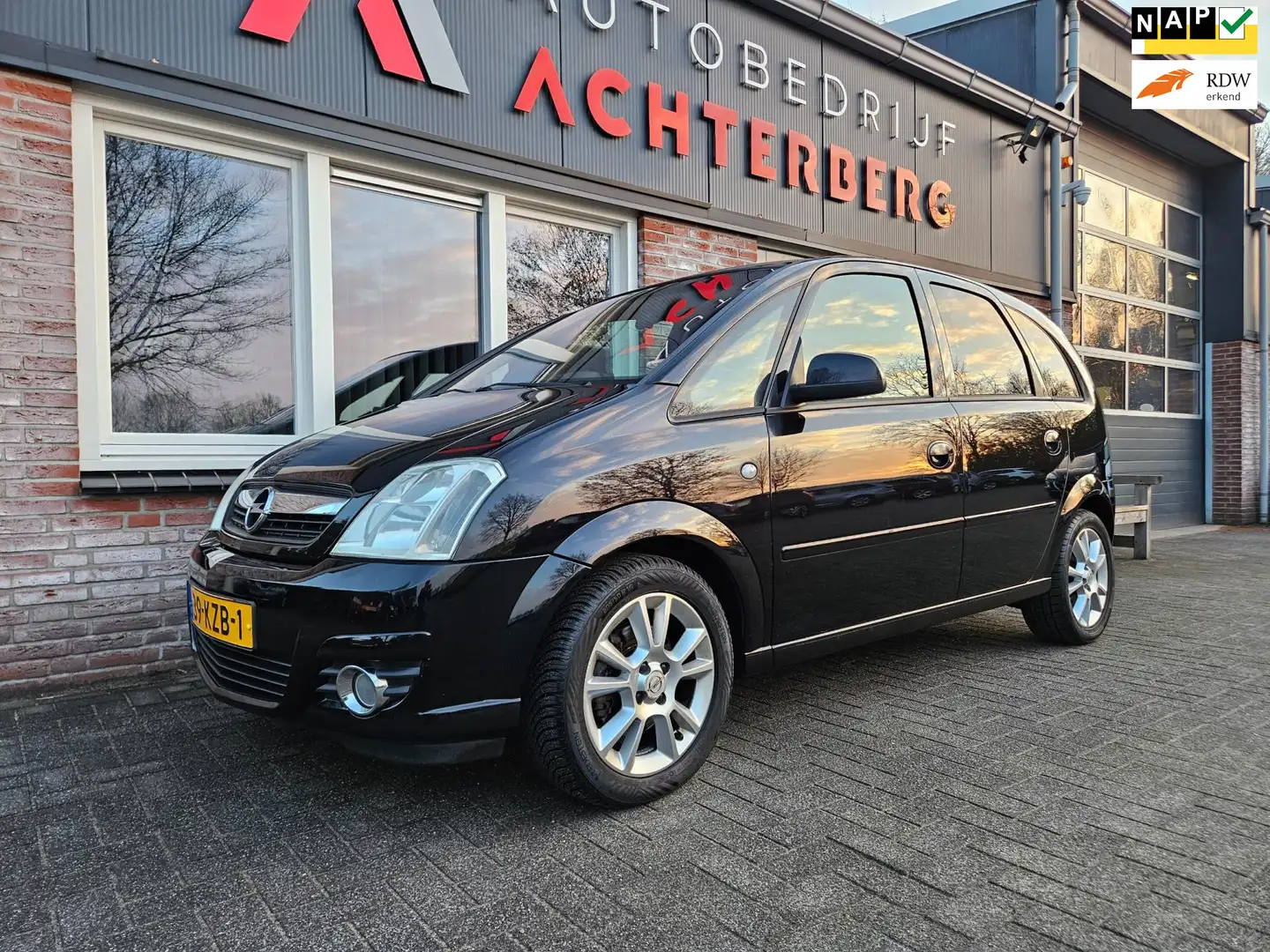 Opel Meriva 1.6-16V Cosmo Airco/Clima! Cruise Control! PDC! NA Schwarz - 1