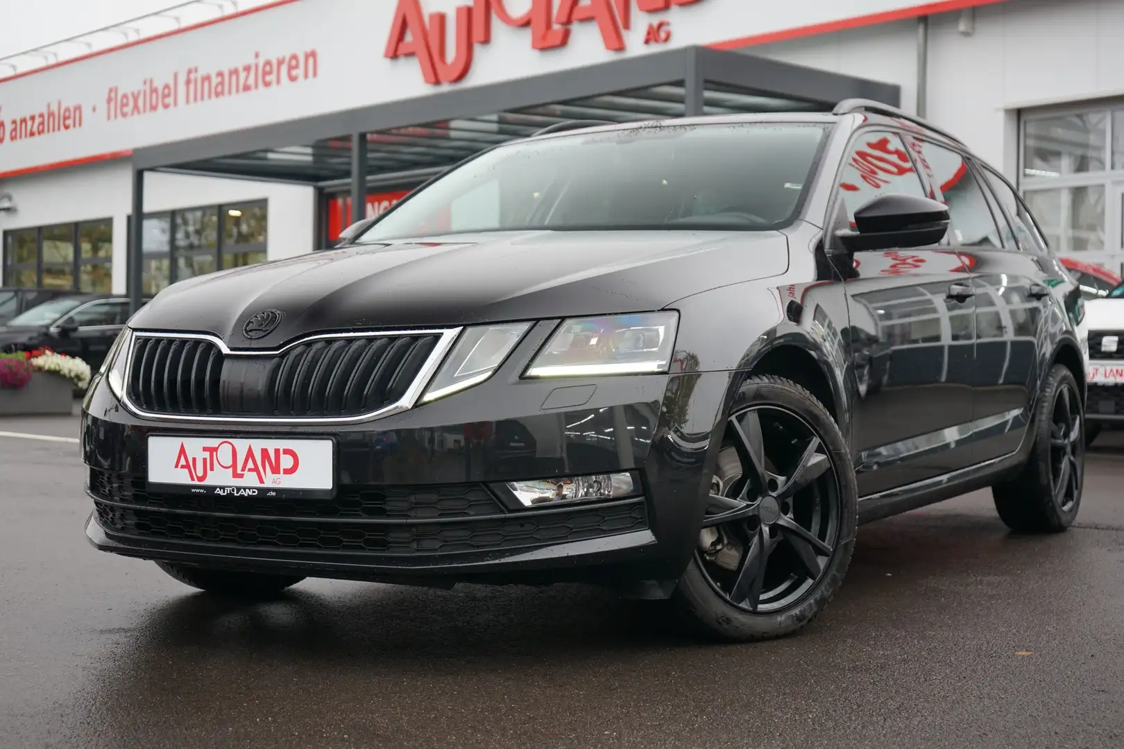 Skoda Octavia Combi 1.5 TSI LED Navi Sitzheizung DAB Schwarz - 2