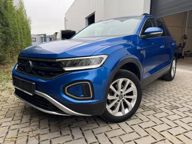 Volkswagen T-Roc view 2