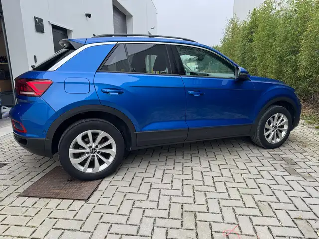 Volkswagen T-Roc view 15