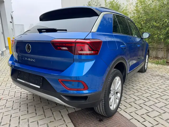 Volkswagen T-Roc view 13