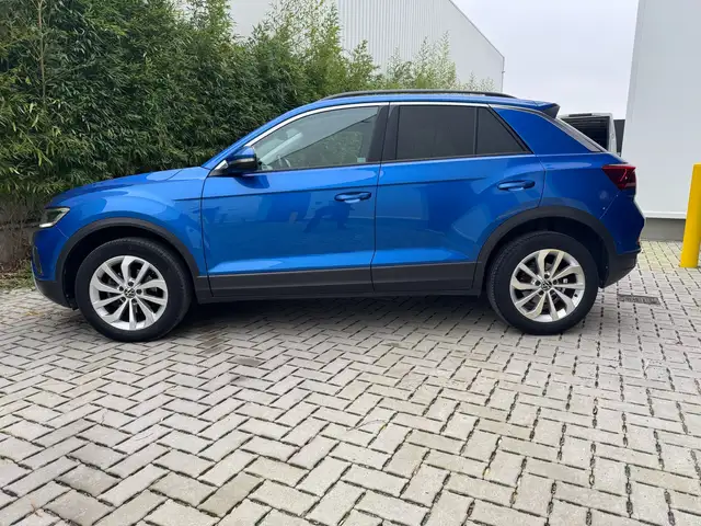 Volkswagen T-Roc view 7