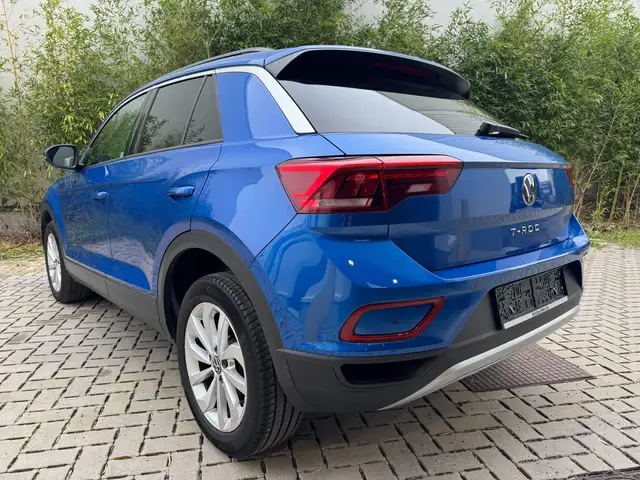 Volkswagen T-Roc view 10