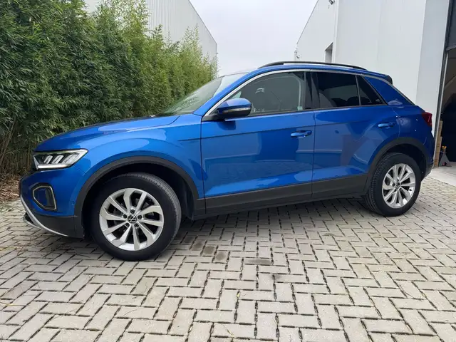 Volkswagen T-Roc view 5