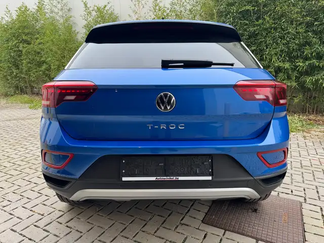 Volkswagen T-Roc view 12