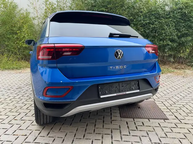 Volkswagen T-Roc view 11