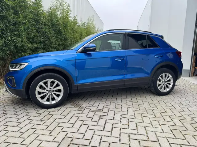 Volkswagen T-Roc view 6