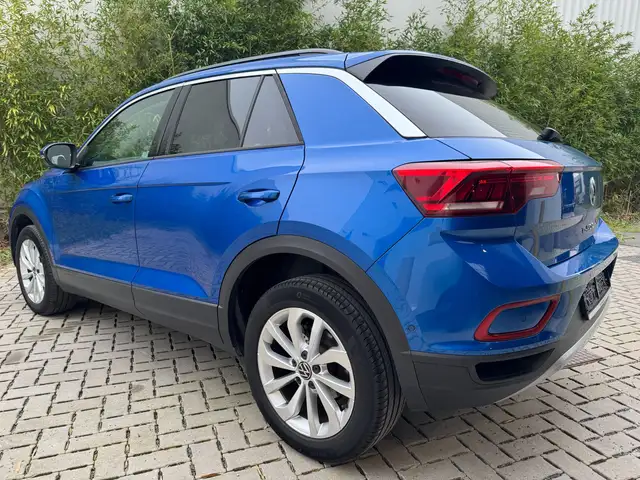 Volkswagen T-Roc view 9