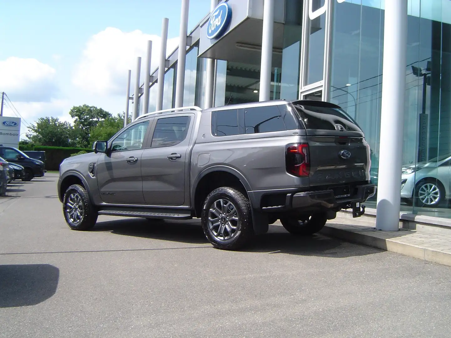 Ford Ranger D.C. 2.0 D BI-TURBO WILDTRAK + HARDTOP . Gris - 2