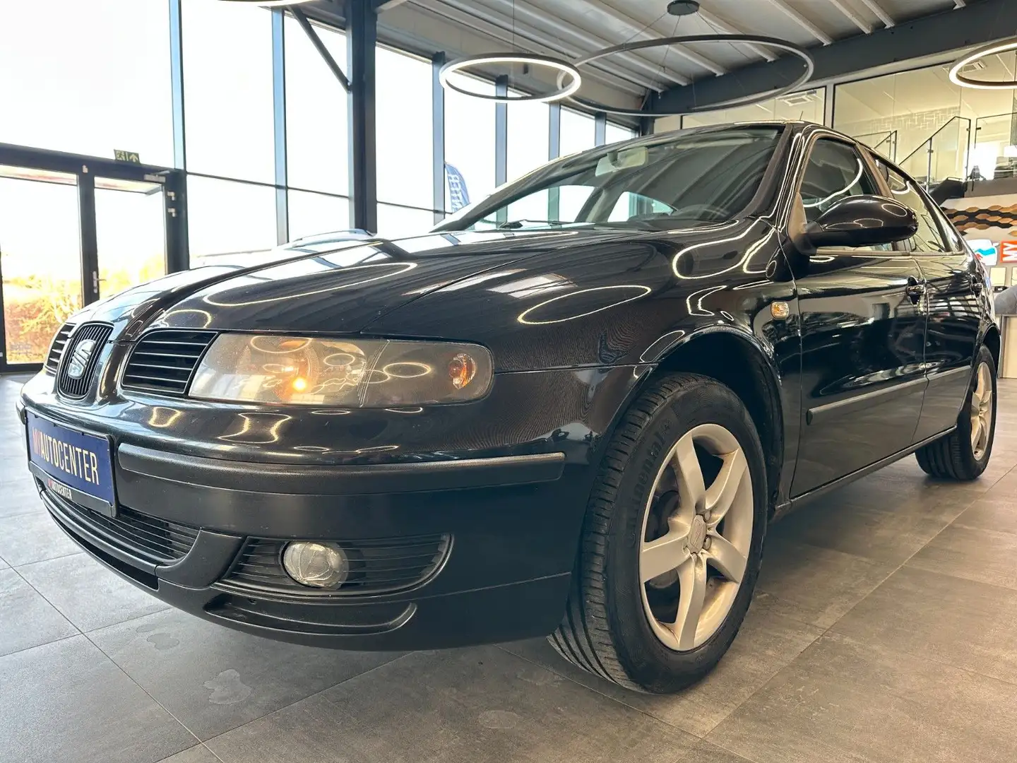 SEAT Leon Torro*Klima*Radio*CD-Player*elektr. Fenster Schwarz - 2