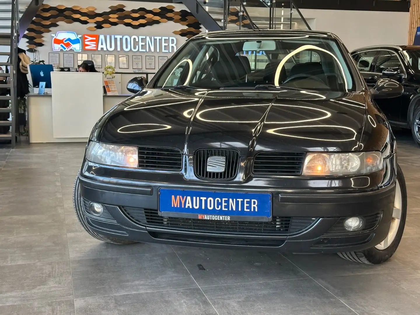 SEAT Leon Torro*Klima*Radio*CD-Player*elektr. Fenster Schwarz - 1