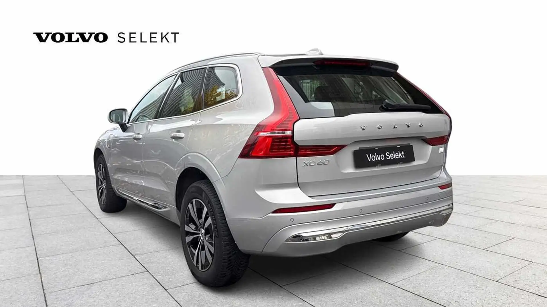 Volvo XC60 Recharge Core, T6 AWD Plug-in hybrid Zilver - 2