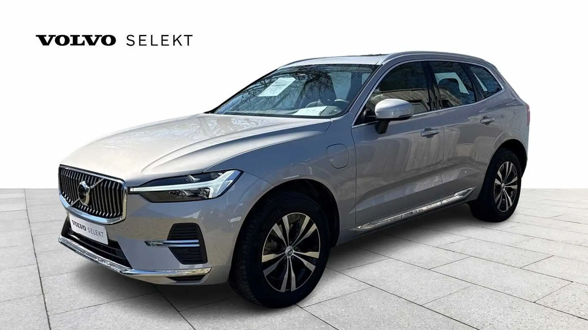 Volvo XC60 Recharge Core, T6 AWD Plug-in hybrid Argent - 1