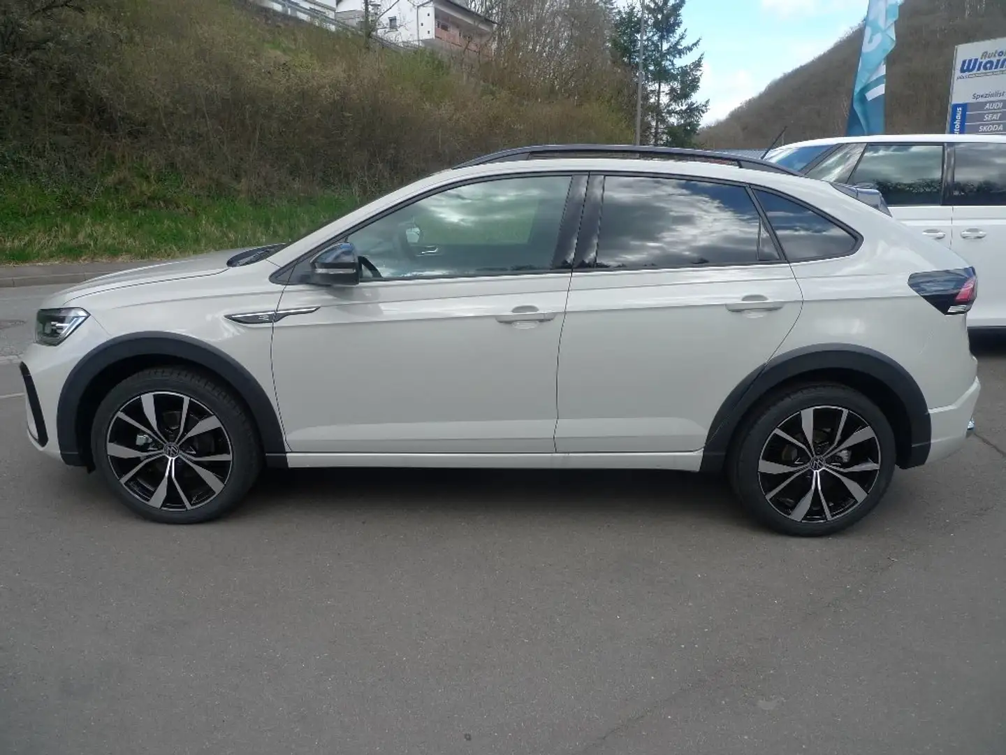 Volkswagen Taigo TSI DSG R-Line Black Style RFK Climatr. L+S-Pak. Grün - 2