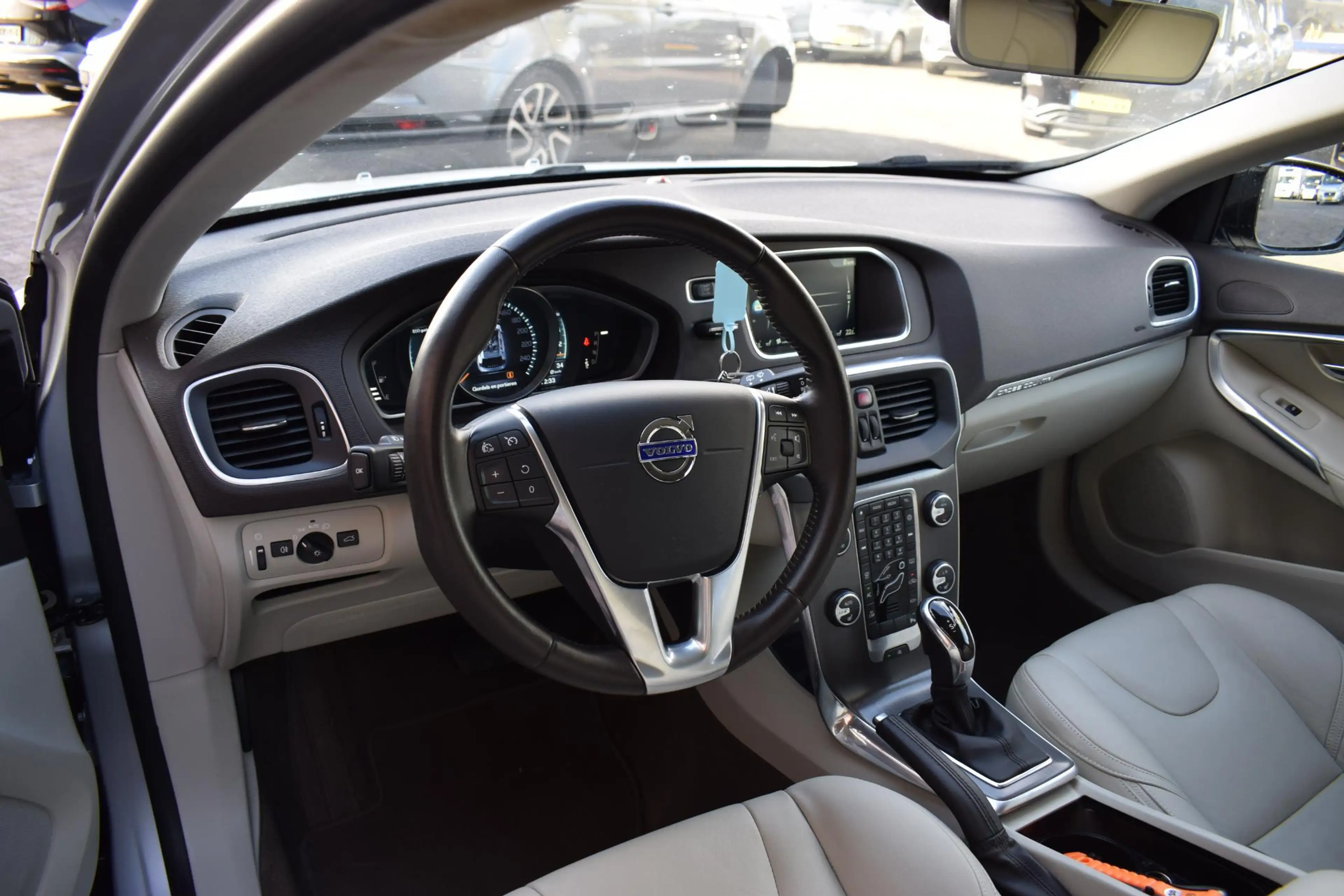Volvo V40 Cross Country 1.5 T3 Momentum | Automaat | Leer | Stoelverwarmin — photo 4