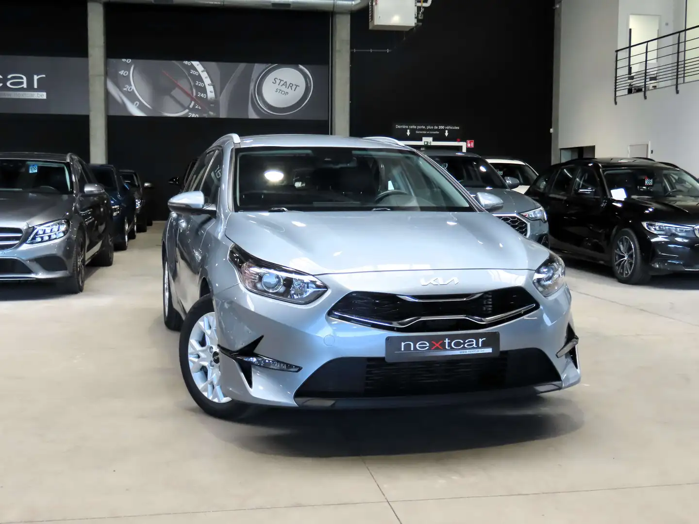 Kia Ceed SW / cee'd SW 1.6CRDi More ISG *NAVI-CAMERA-LED-LANE ASSIST* Gris - 2