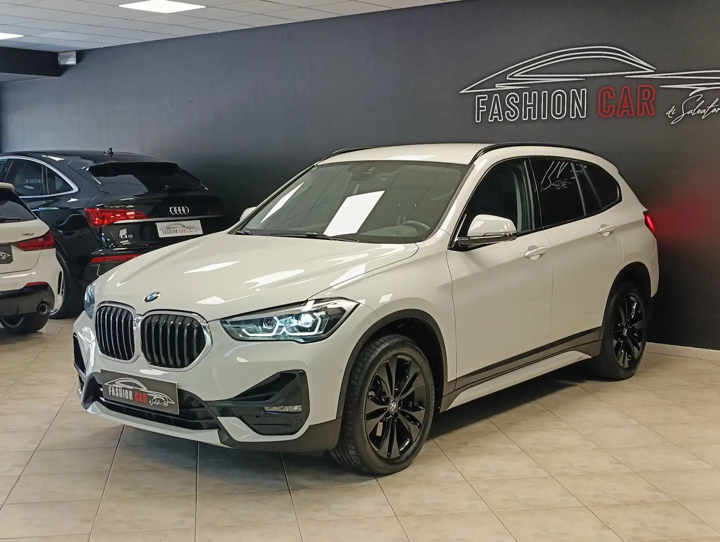 BMW X1 X1 F48 2019 sdrive18d xLine Plus auto Bianco - 2