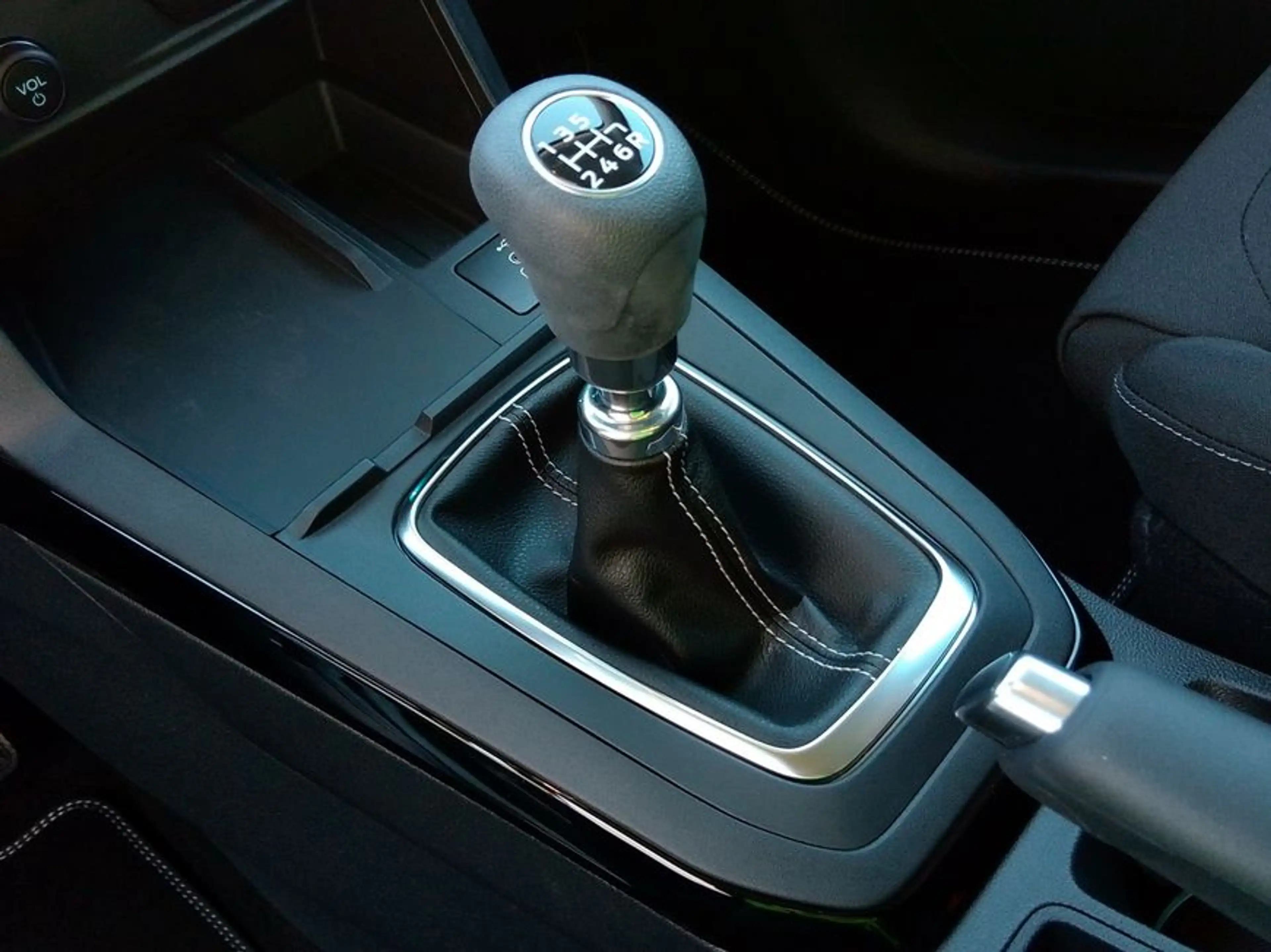 Ford Puma 1.0 EcoBoost Hybrid TITANIUM — photo 14