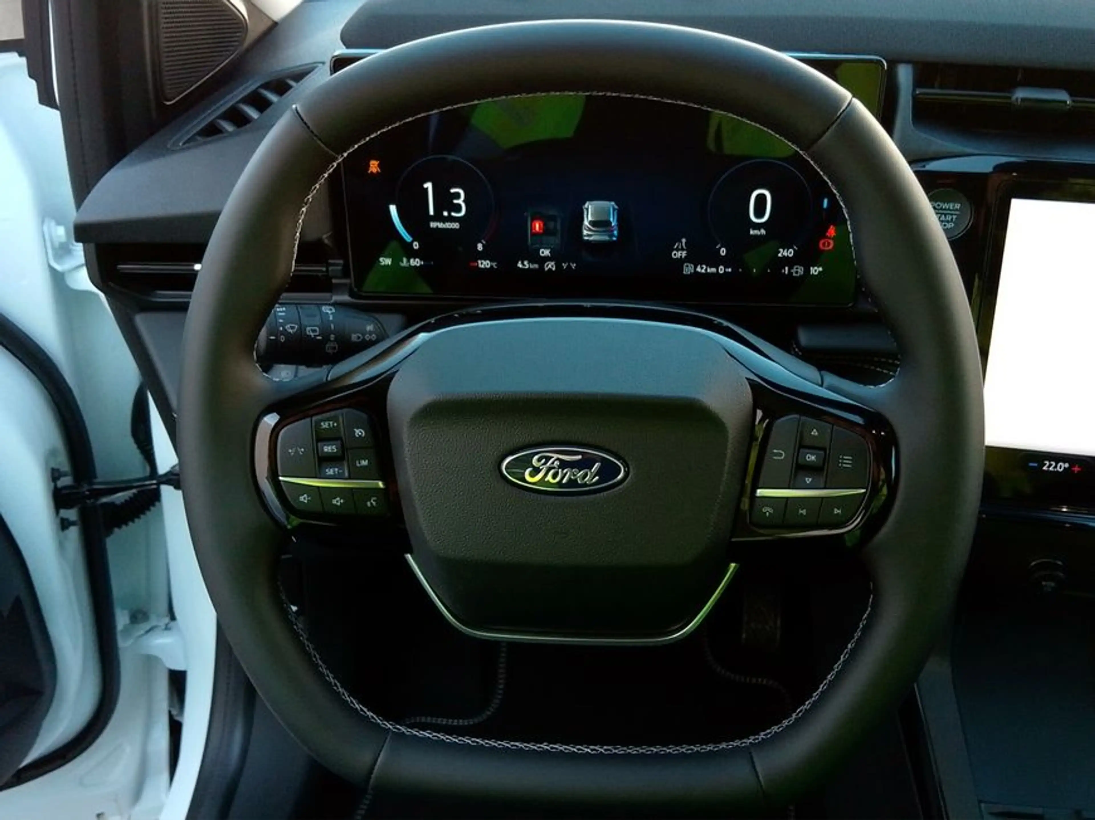 Ford Puma 1.0 EcoBoost Hybrid TITANIUM — photo 11