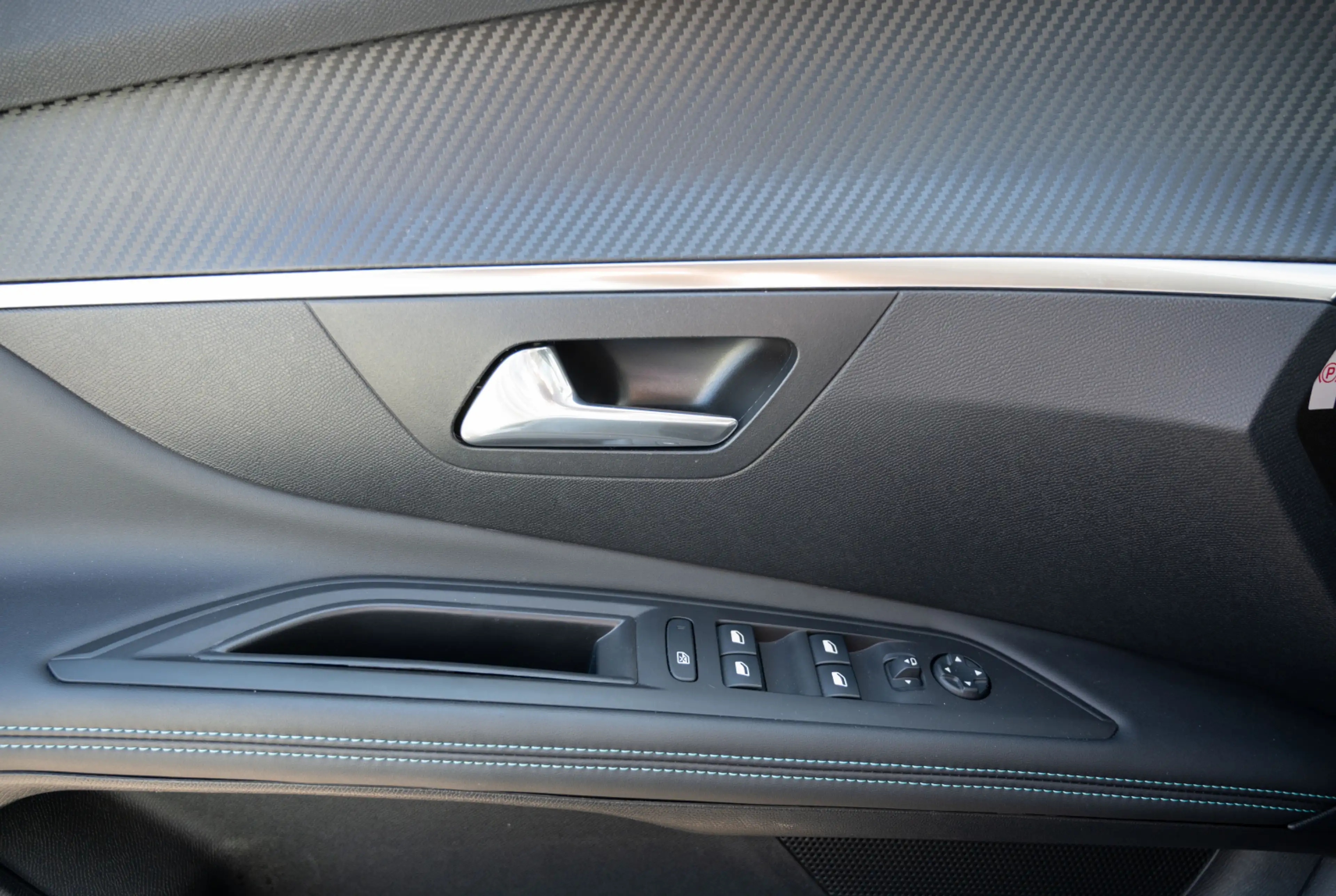 Peugeot 3008 Allure Plug-In-Hybrid 225 *NAVI*KEYLESS*PDC* *INVENTUR-SALE* — photo 12