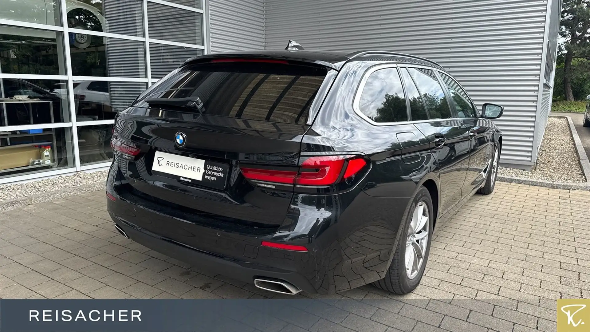 BMW 520 dA Touring NaviPro ACC Pano AHK RüKa Schwarz - 2