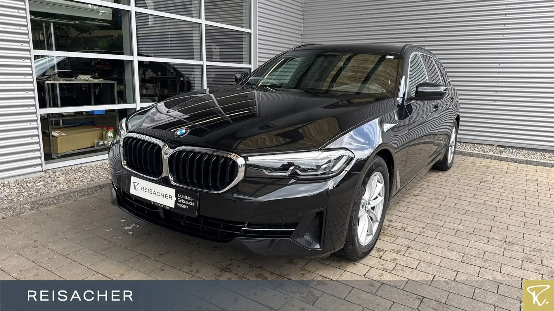 BMW 520 dA Touring NaviPro ACC Pano AHK RüKa Schwarz - 1
