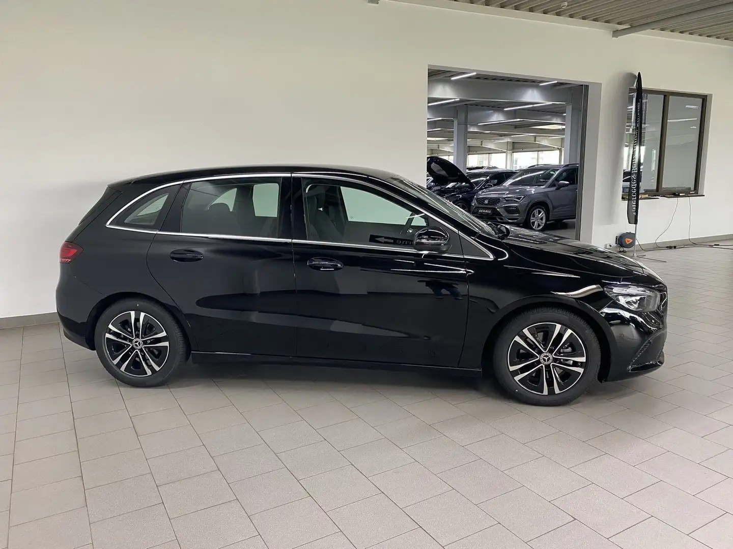 Mercedes-Benz B 180 PROGRESSIVE+DISTR+LED+NAV+KAM+ELEKTR. HECK Schwarz - 2