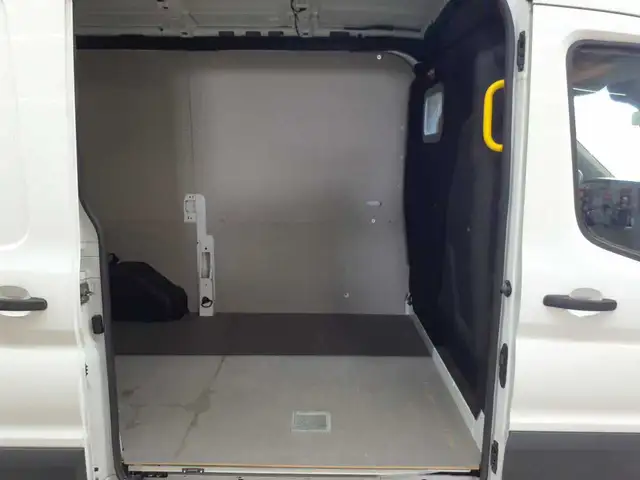 Ford Transit view 13
