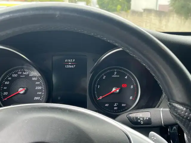 Mercedes-Benz GLC view 7