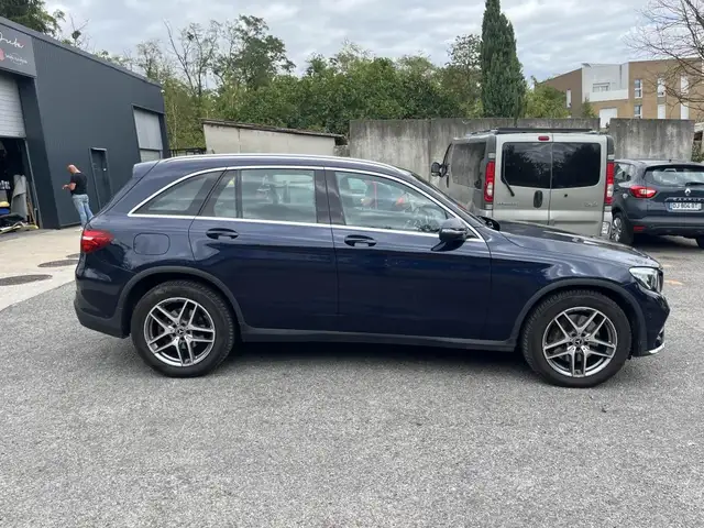Mercedes-Benz GLC view 11