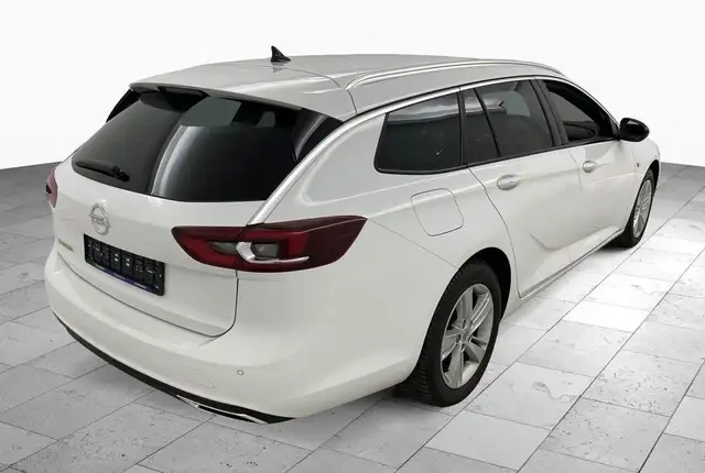 Opel Insignia view 3