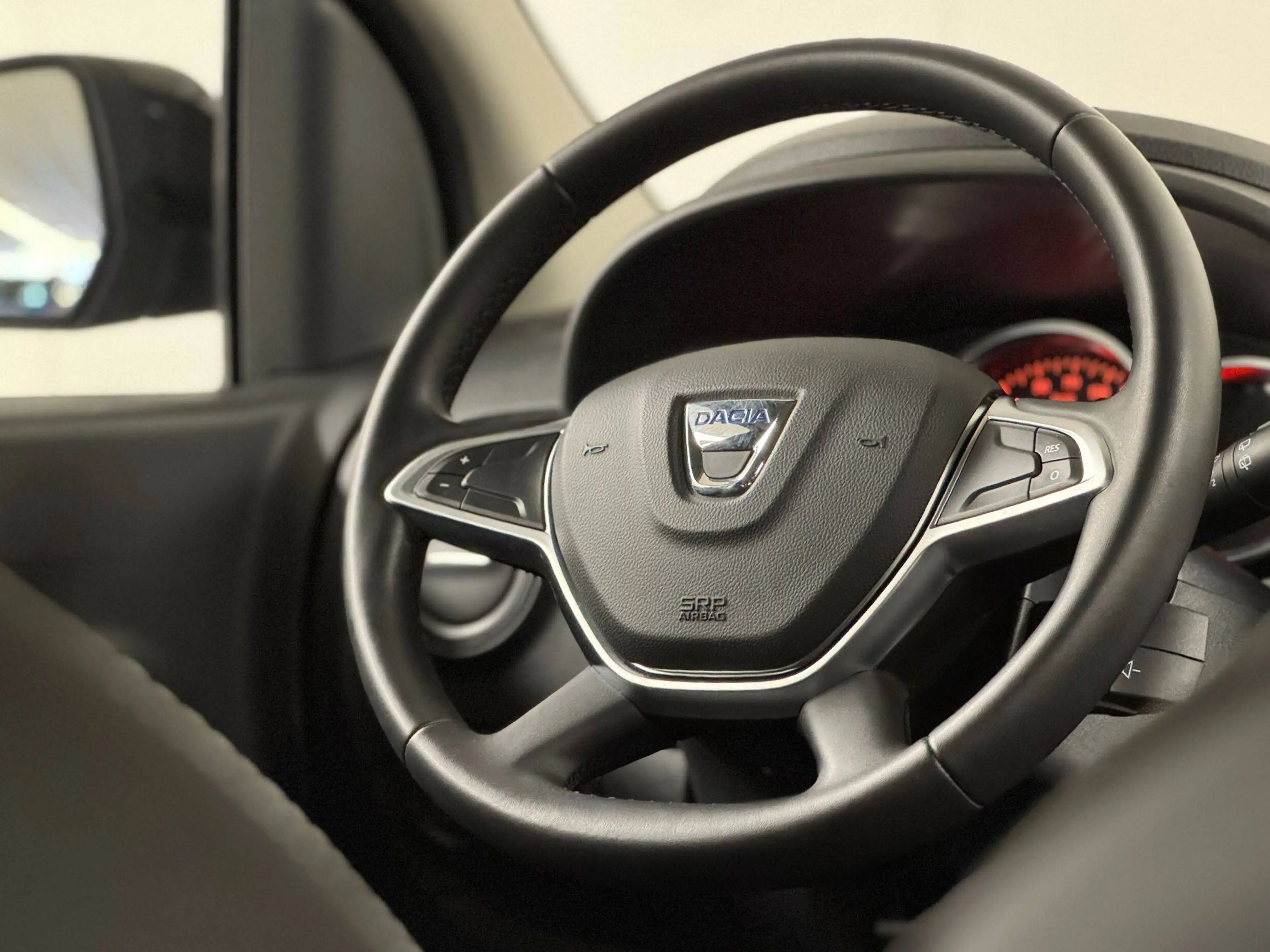 Dacia Lodgy 1.2 TCe 115CV AMBIANCE 7 PLACES GPS CLIM REG JA — photo 11