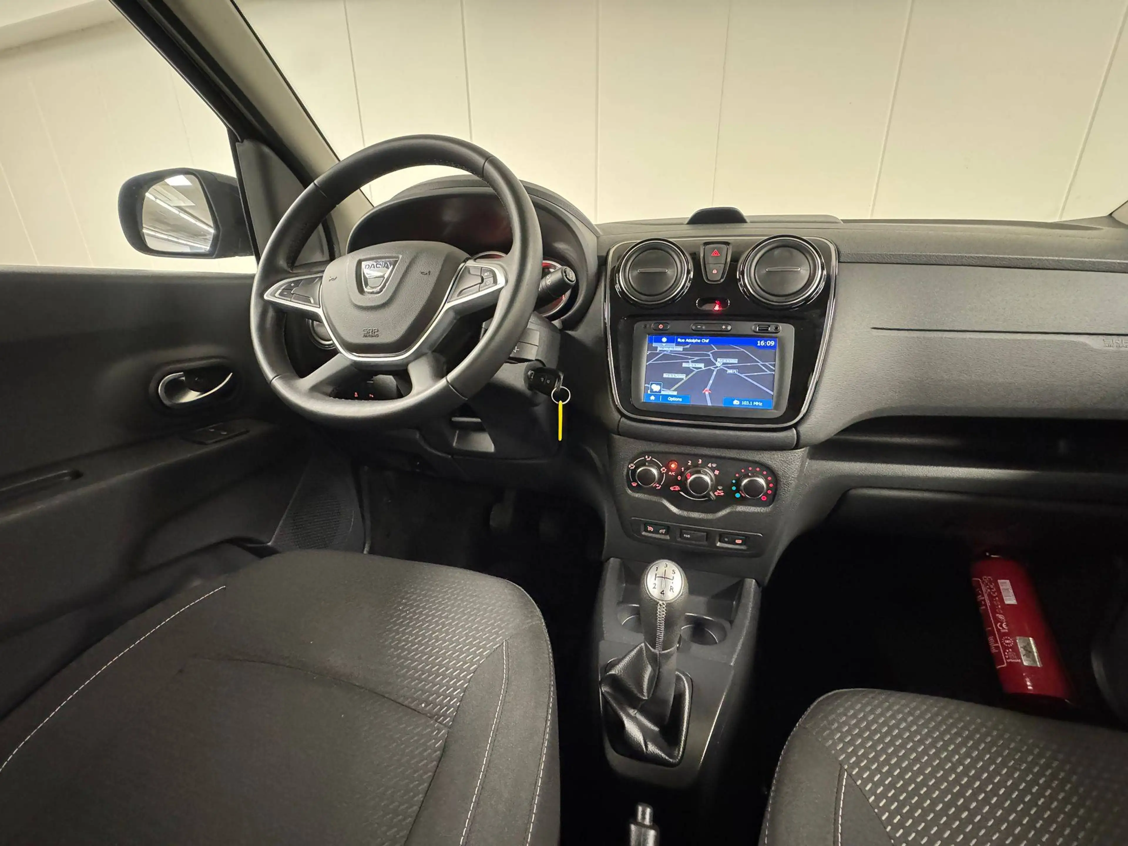 Dacia Lodgy 1.2 TCe 115CV AMBIANCE 7 PLACES GPS CLIM REG JA — photo 9