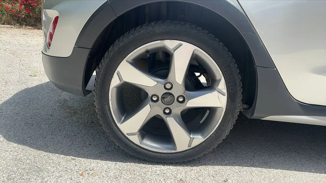 Ford Fiesta Active — photo 16