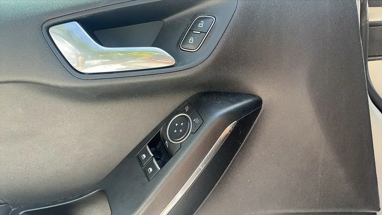 Ford Fiesta Active — photo 22