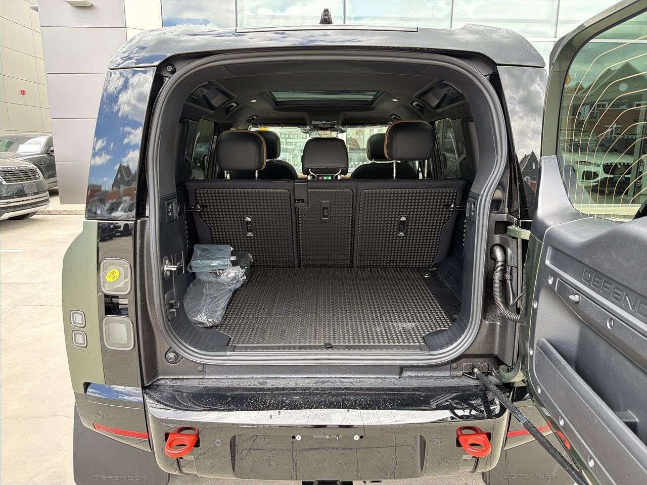 2026 Land Rover Defender 110 P400 X thumb 21