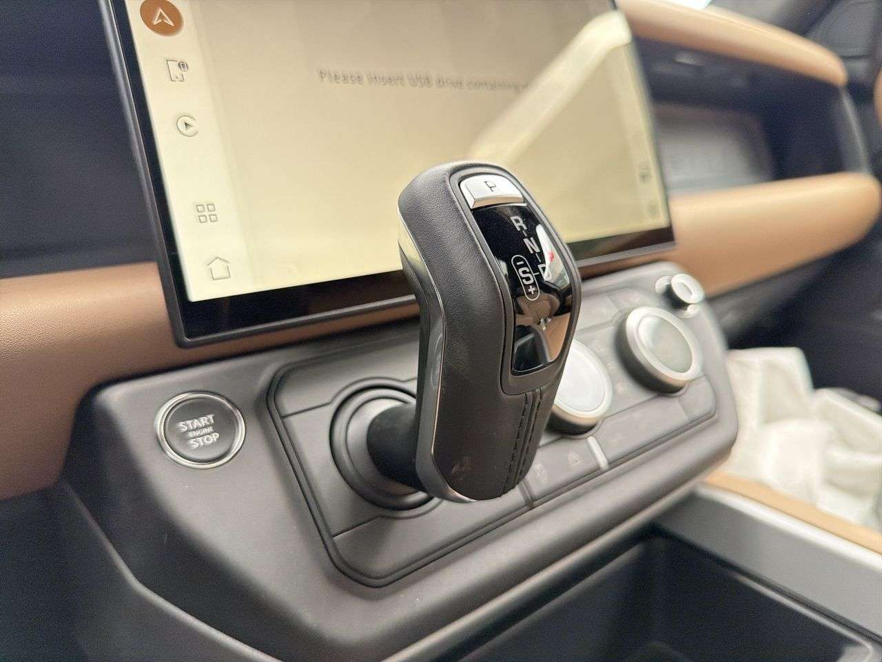 2026 Land Rover Defender 110 P400 X thumb 17